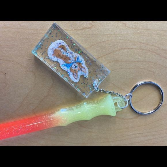 Glow in the dark self defense keychain - Picture 3 of 15